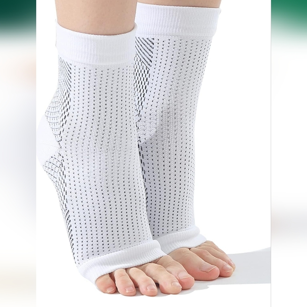 NWT SoothRelieve Compression Socks. Set Of 2 Pair. Large